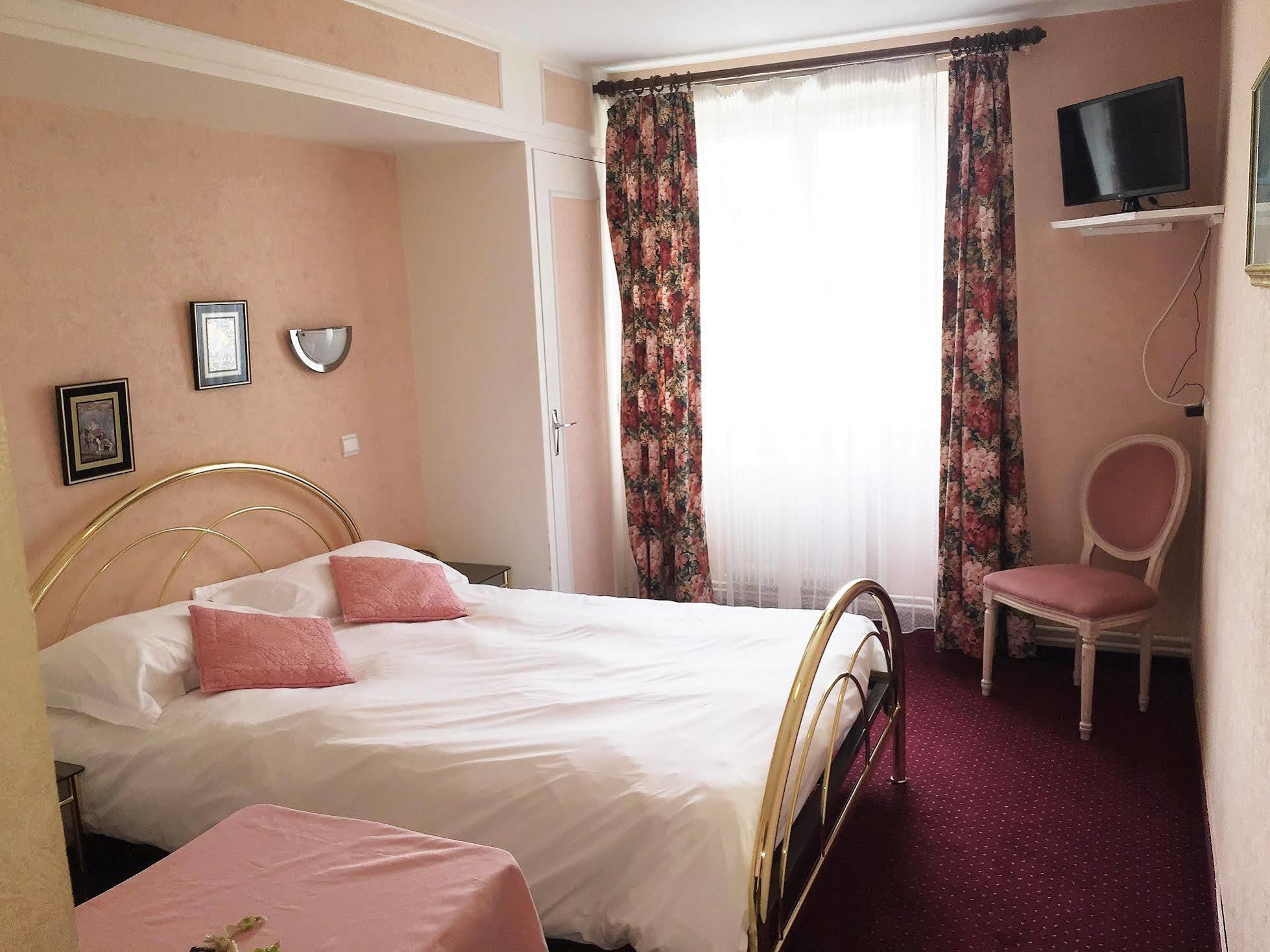 Hotel Le Rocher Blanc Albaret-Sainte-Marie Dış mekan fotoğraf